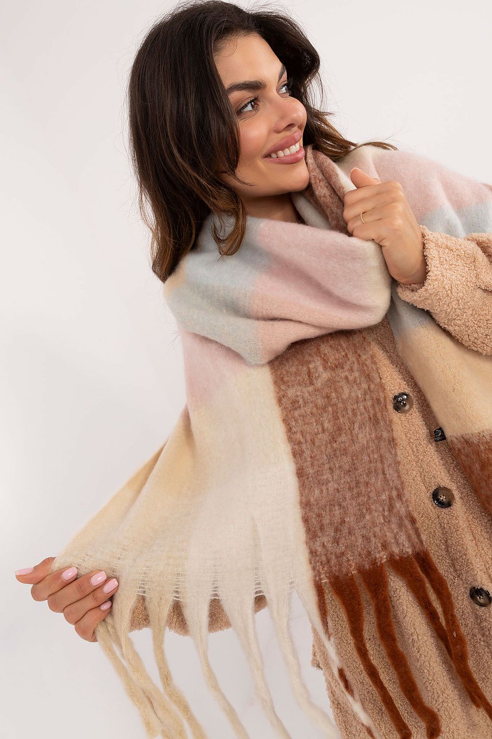 Elegant 220Cm Polyester Scarf with Classic Check Pattern and Decorative Tassels