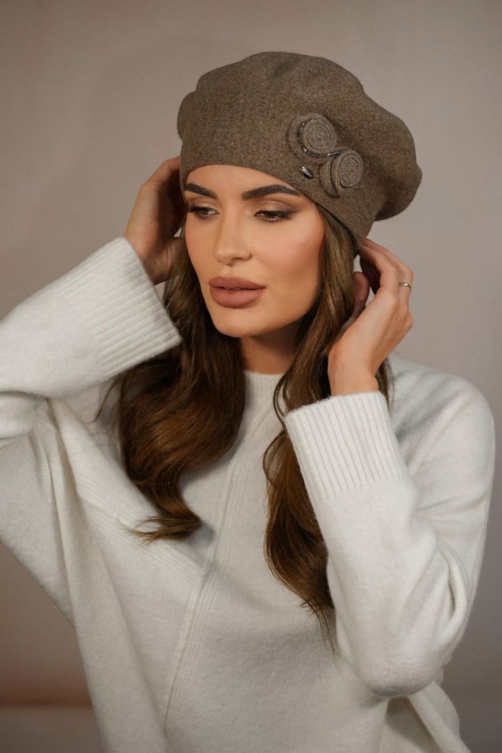 Premium Kamea Light Brown Wool Beret For Women - Elegant Winter Accessory With Beaded Detail