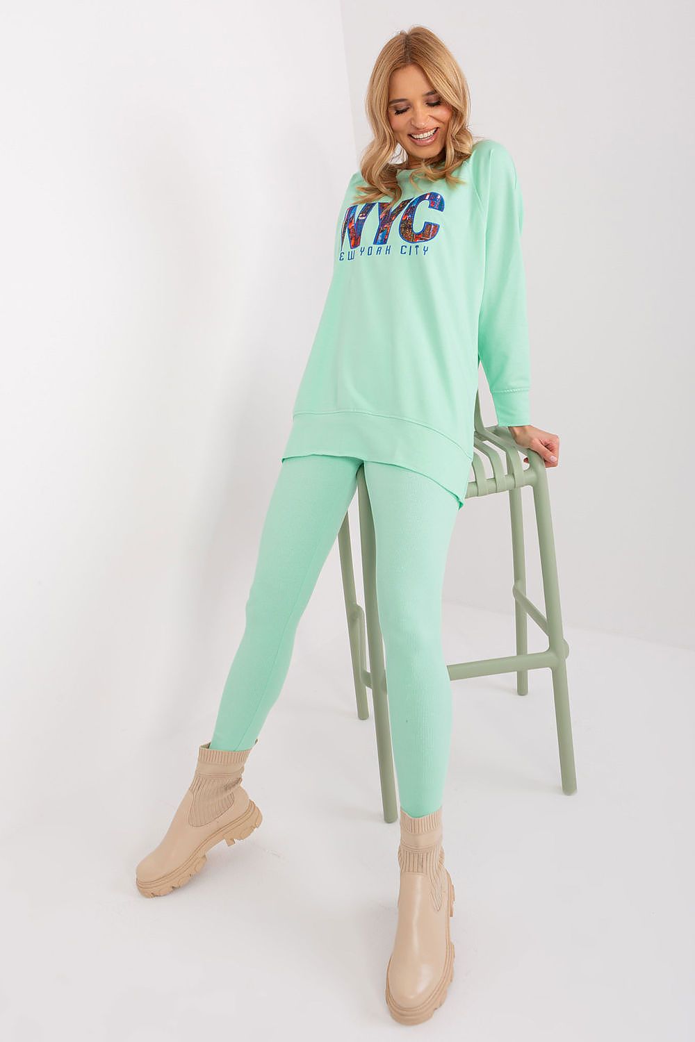 Luxury Women's Set: Comfort Sweatshirt & High Waist Leggings, EU Size 0 - Factory Price
