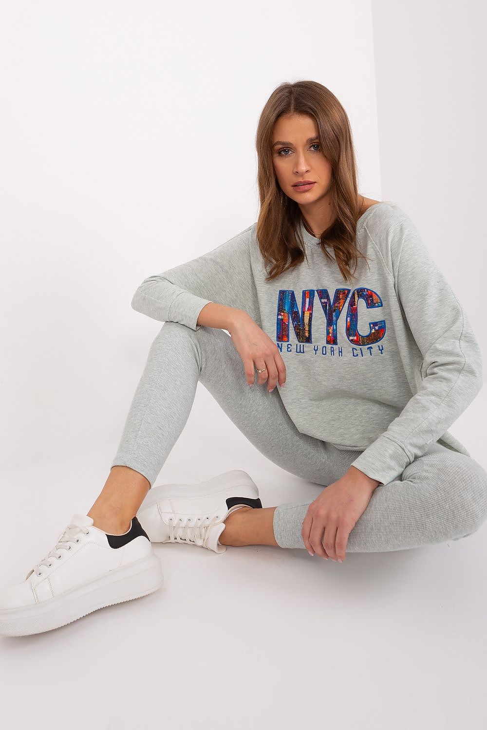 Luxury Women's Set: Comfort Sweatshirt & High Waist Leggings, EU Size 0 - Factory Price