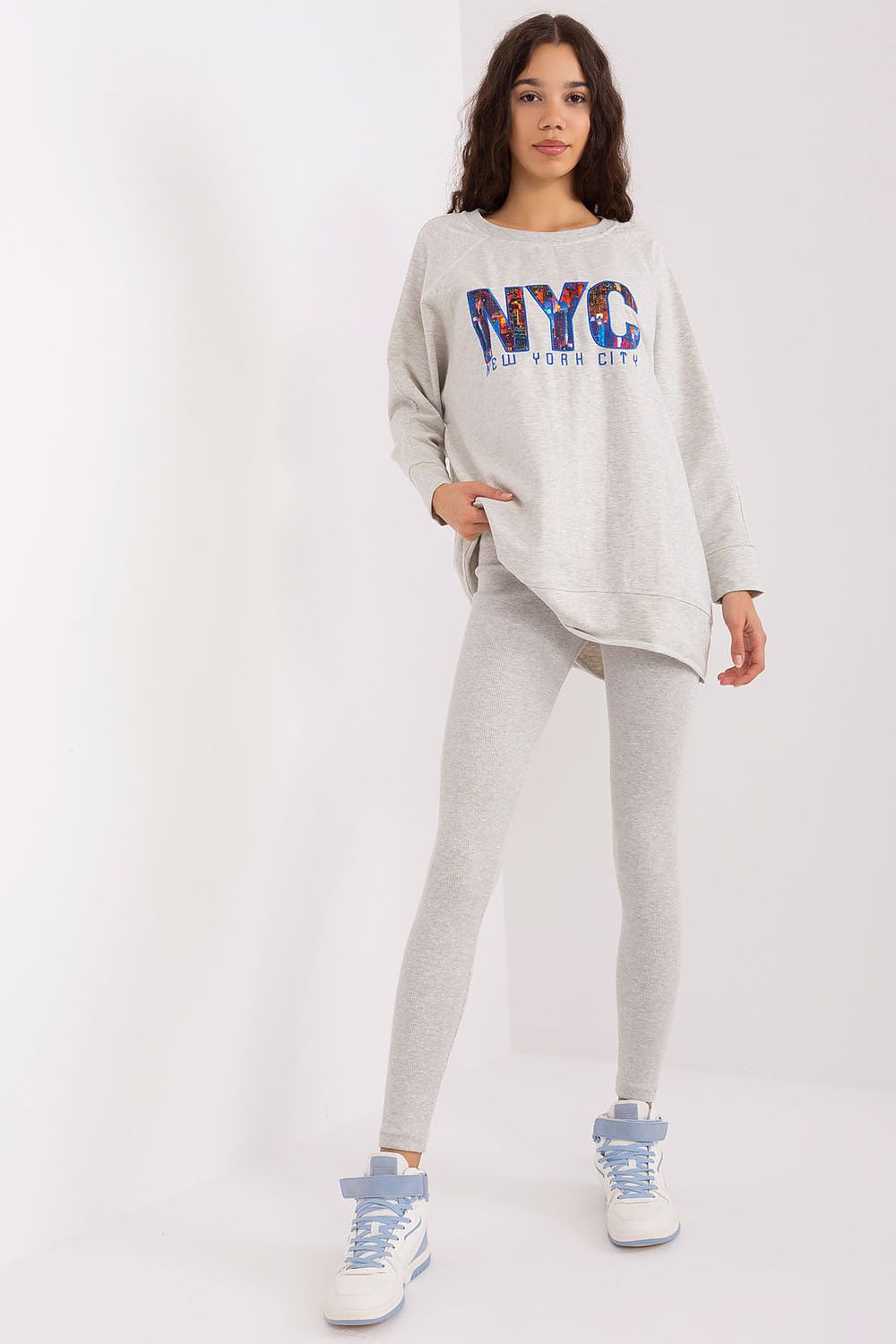Luxury Women's Set: Comfort Sweatshirt & High Waist Leggings, EU Size 0 - Factory Price