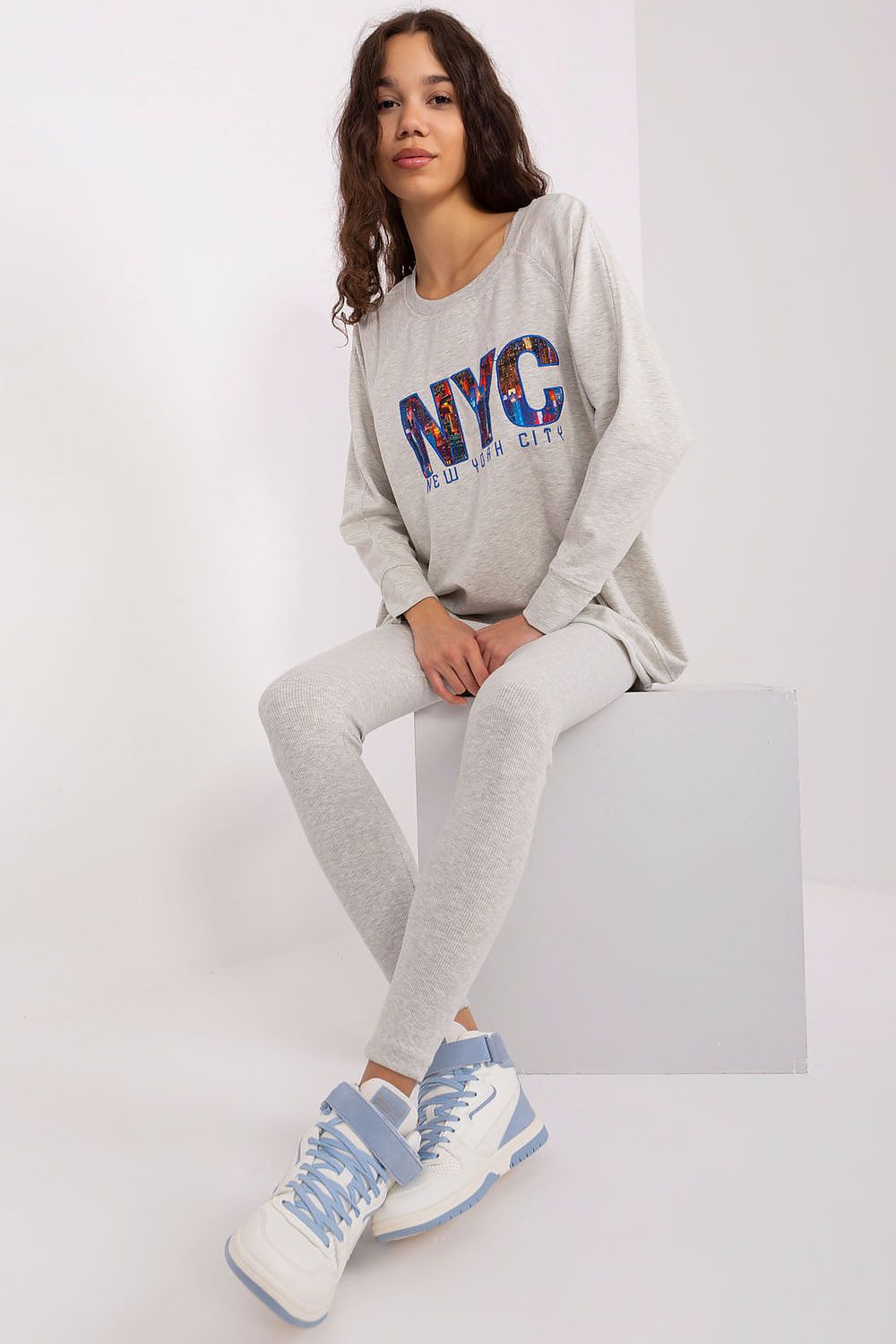 Luxury Women's Set: Comfort Sweatshirt & High Waist Leggings, EU Size 0 - Factory Price