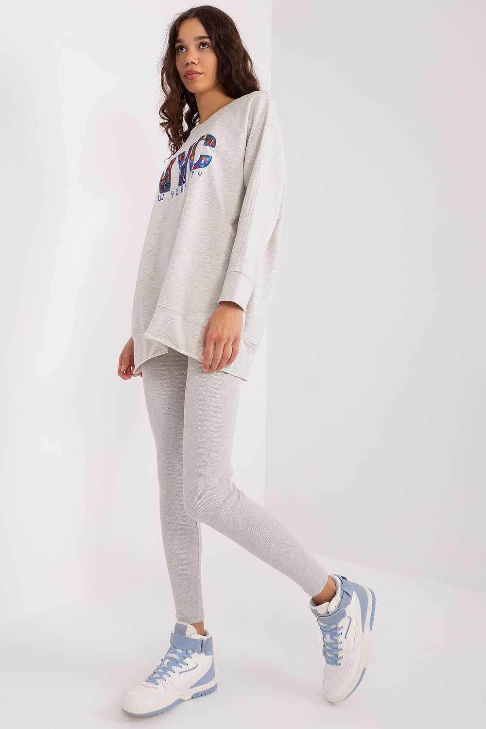 Luxury Women's Set: Comfort Sweatshirt & High Waist Leggings, EU Size 0 - Factory Price