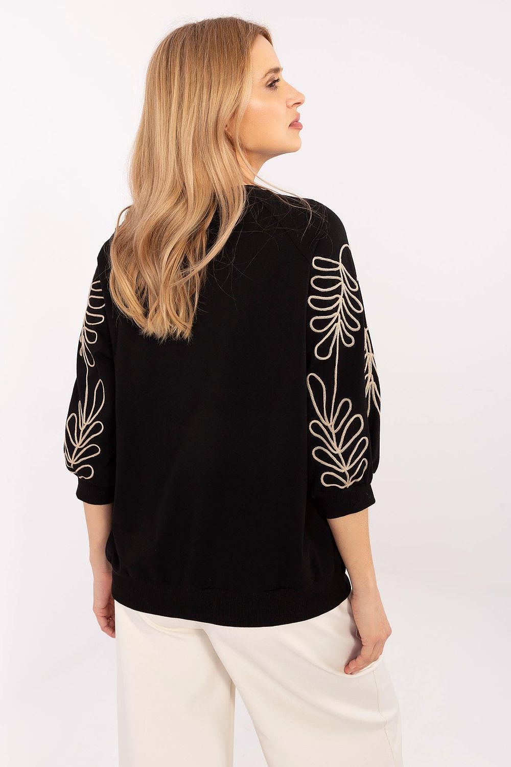 Elegant Women's 3/4 Sleeve Sweatshirt with Kangaroo Pocket, Embroidered Leaf Patterns - Size EU 0