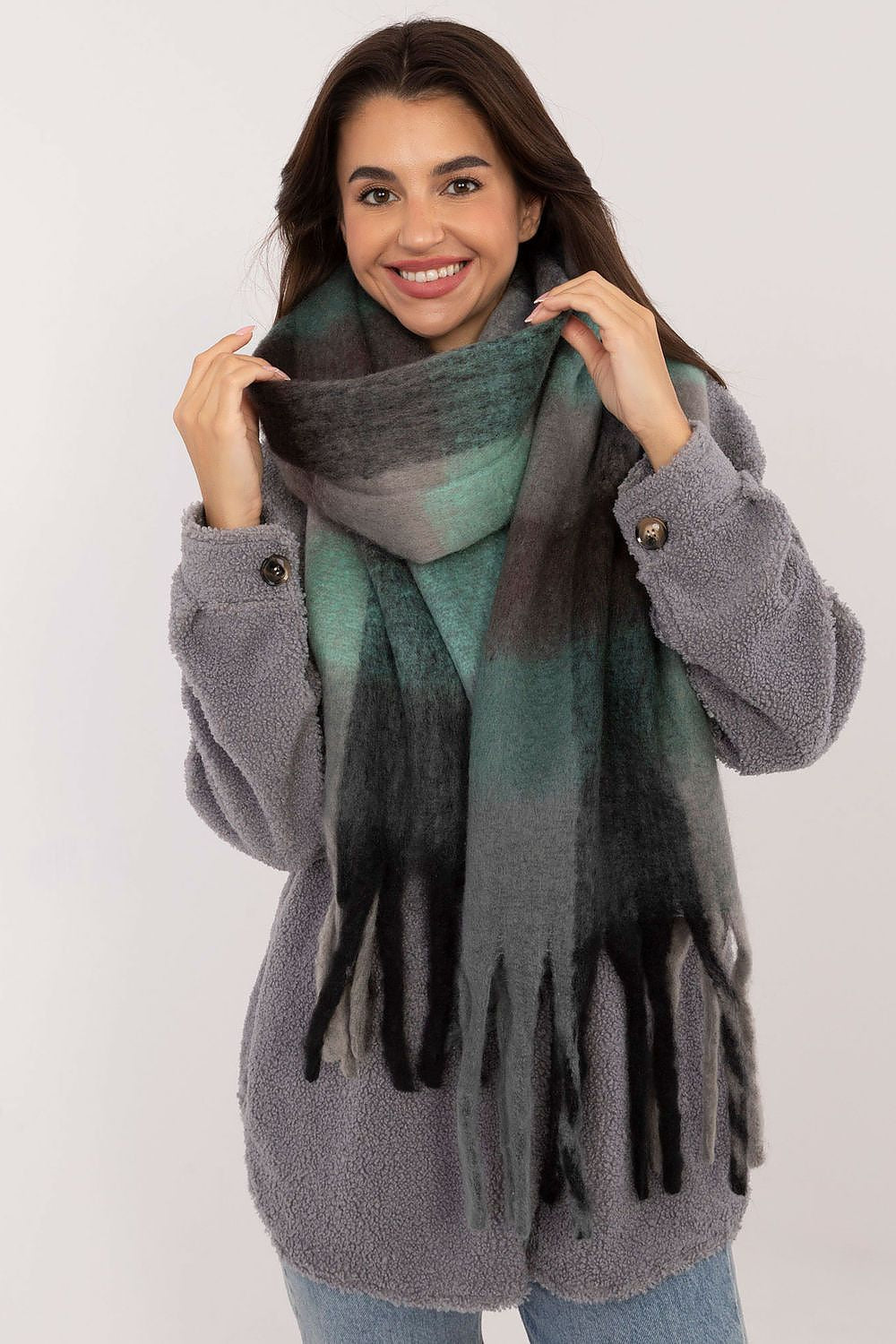 Elegant 220Cm Polyester Scarf with Classic Check Pattern and Decorative Tassels