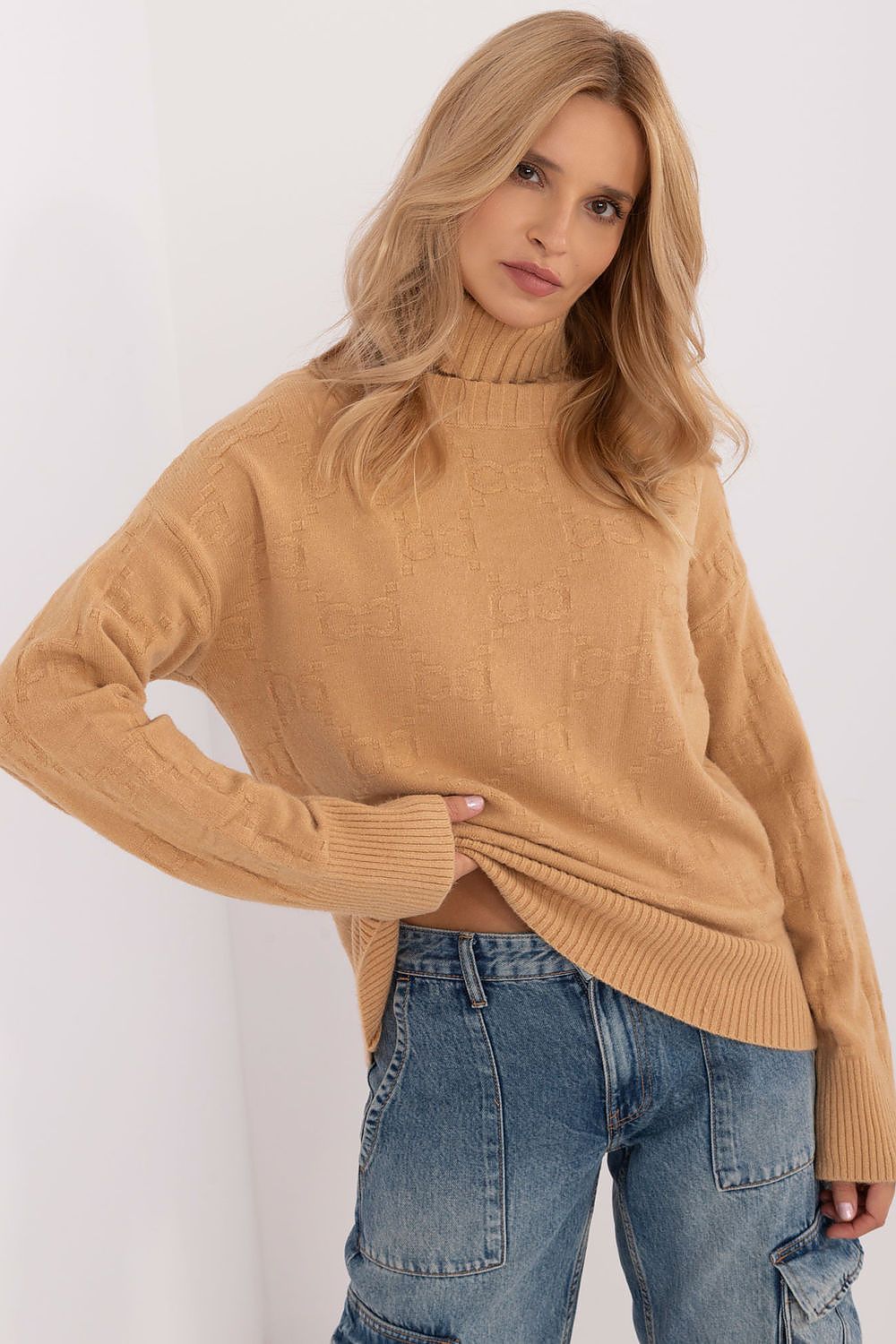 Elegant Long Sleeve Jumper with Decorative Cuffs and Distinctive Print - Classic Round Neck Sweater