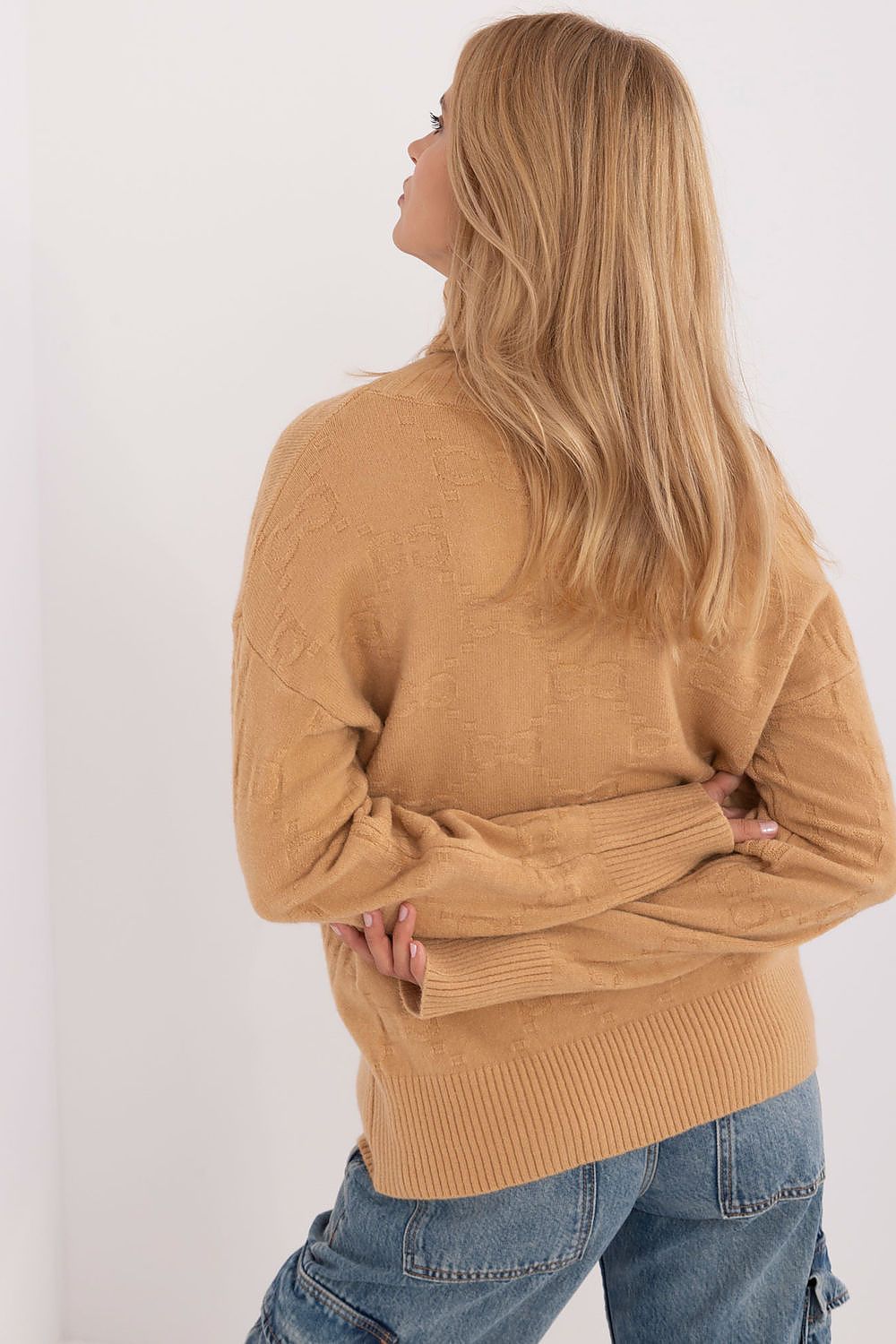 Elegant Long Sleeve Jumper with Decorative Cuffs and Distinctive Print - Classic Round Neck Sweater