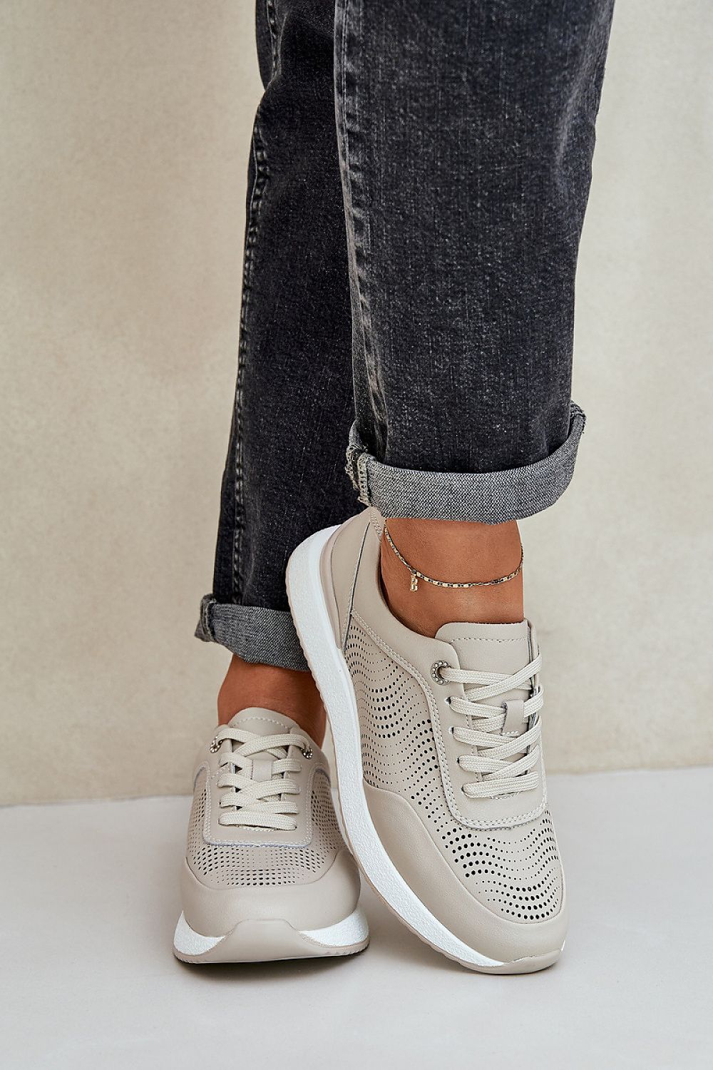 Elegant Women's Natural Leather Sports Shoes EU 36-41 with Comfortable Insole and Platform Design