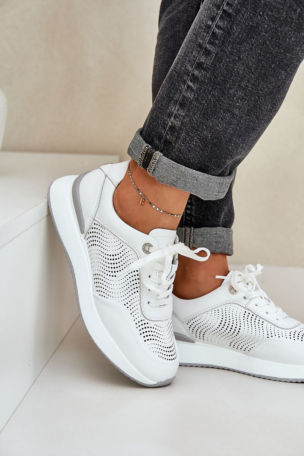 Elegant Women's Natural Leather Sports Shoes EU 36-41 with Comfortable Insole and Platform Design