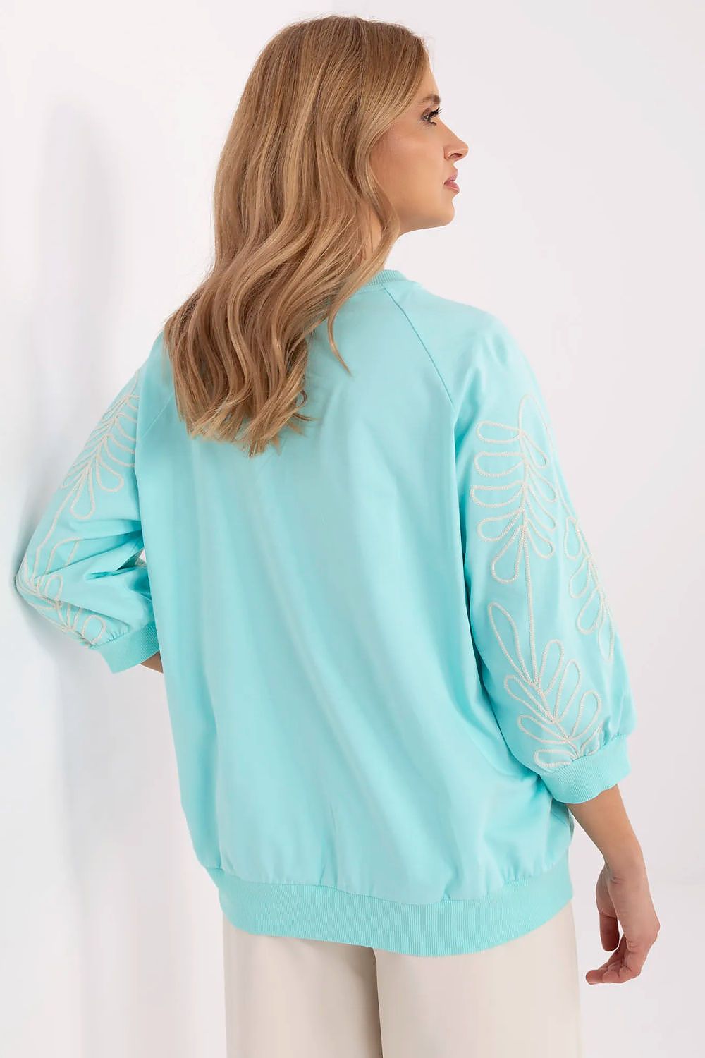 Elegant Women's 3/4 Sleeve Sweatshirt with Kangaroo Pocket, Embroidered Leaf Patterns - Size EU 0
