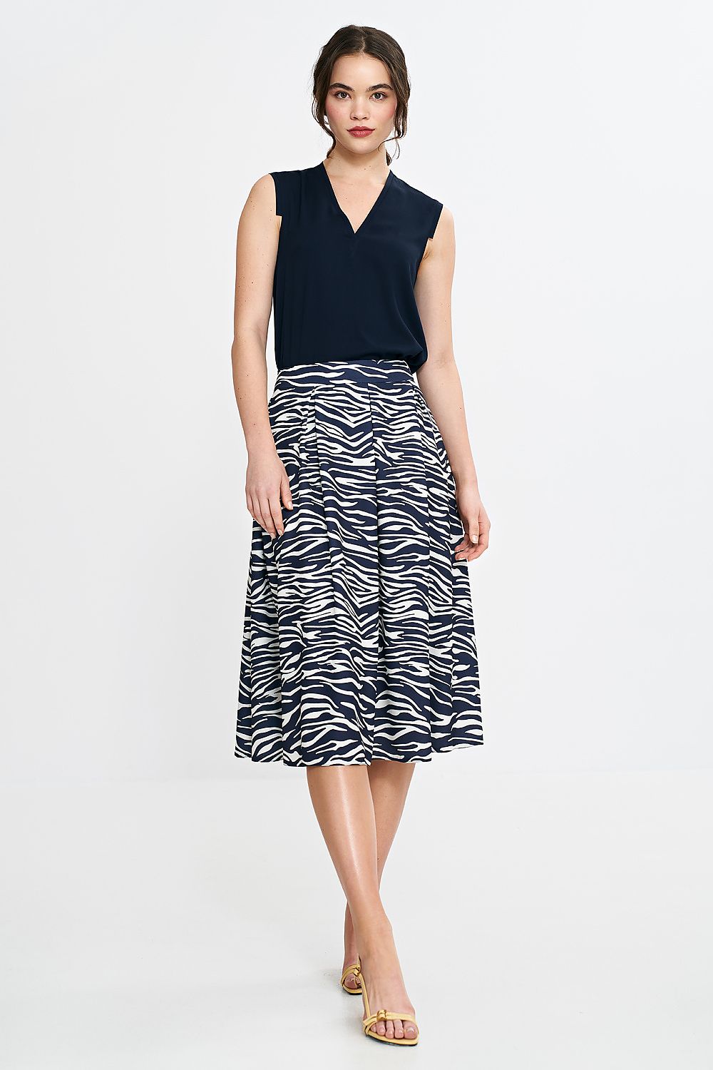 Elegant Midi Skirt with Pleated Waistband and Hidden Pockets, Sizes EU 36-42 | Nife