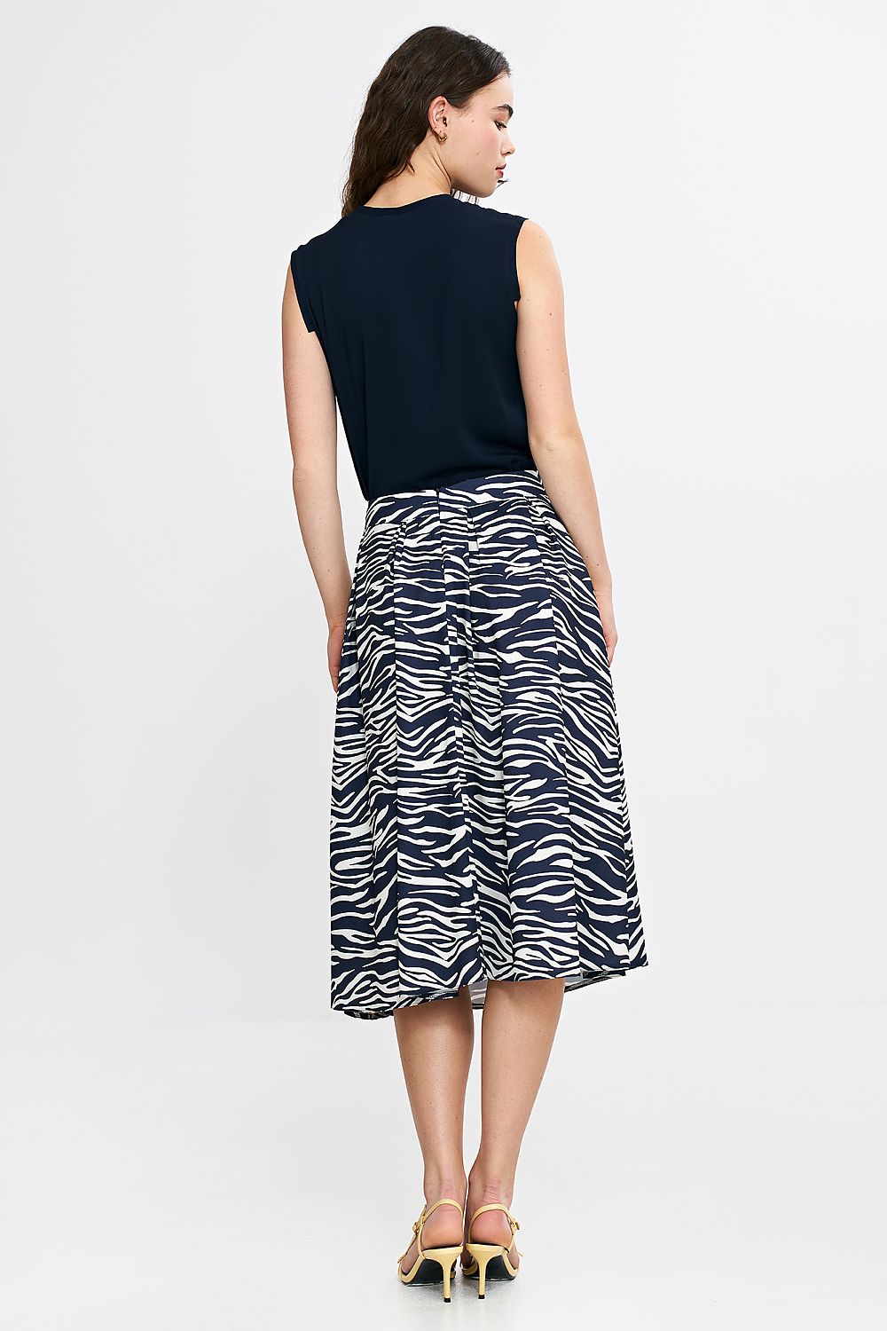 Elegant Midi Skirt with Pleated Waistband and Hidden Pockets, Sizes EU 36-42 | Nife