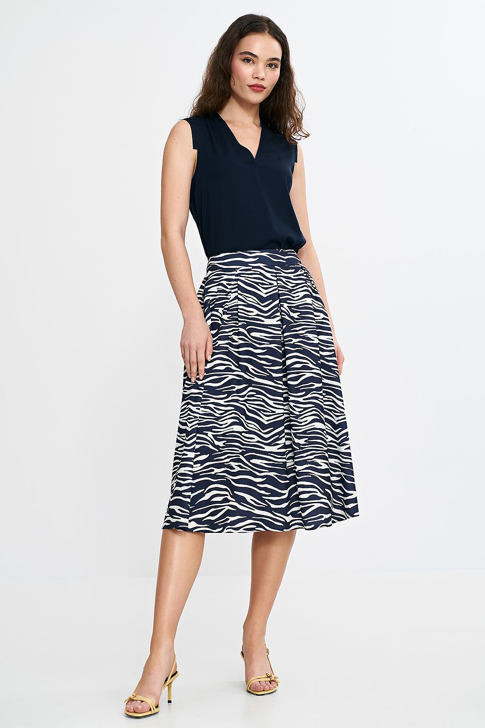 Elegant Midi Skirt with Pleated Waistband and Hidden Pockets, Sizes EU 36-42 | Nife