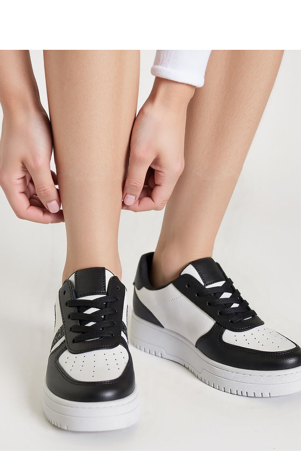 Inello LORENEX Black Sneakers - Modern Classic Design with Shiny Accents, Sizes 36-41
