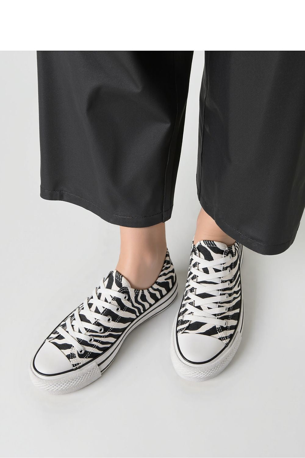 Inello Savana Zebra Sneakers - Lightweight Textile, Unique Animal Print Design for Streetwear Style