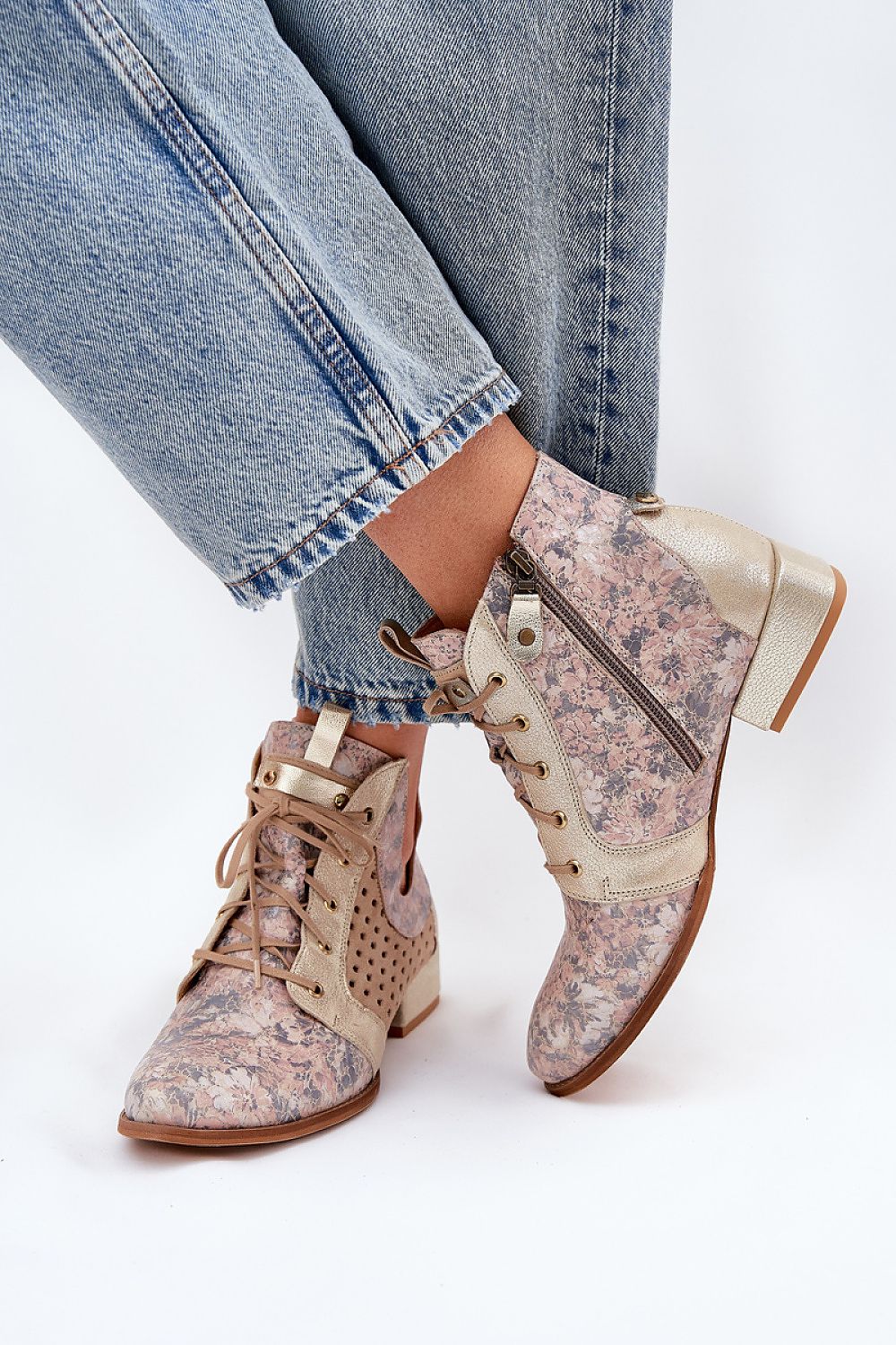 Luxurious Maciejka Ankle Boots in Natural Leather, Sizes EU 36-41, Adjustable Fit with Zipper