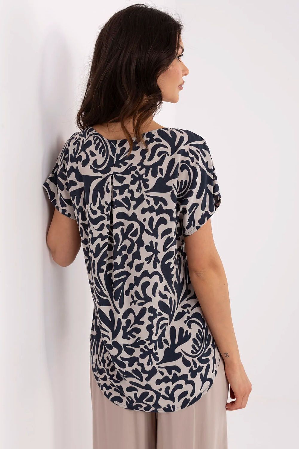 Elegant V-Neck Printed Blouse in Soft Viscose – Comfortable Everyday Style by Sublevel