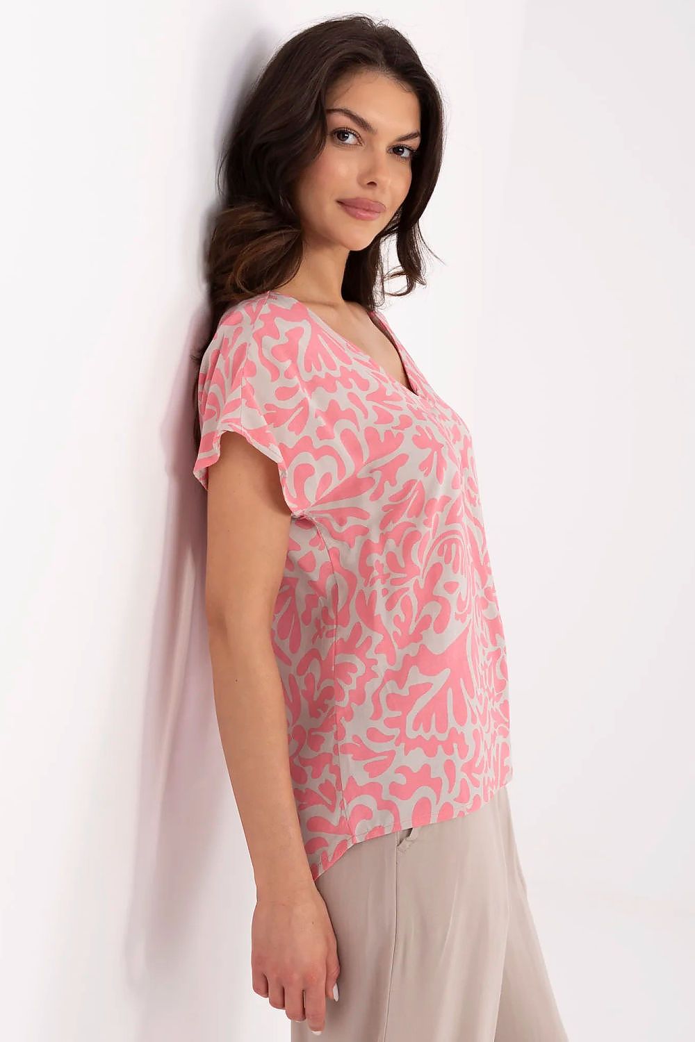 Elegant V-Neck Printed Blouse in Soft Viscose – Comfortable Everyday Style by Sublevel