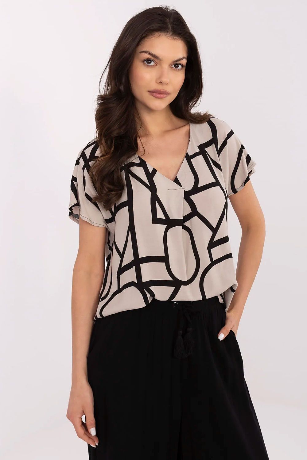 Elegant V-Neck Printed Blouse in Soft Viscose – Comfortable Everyday Style by Sublevel
