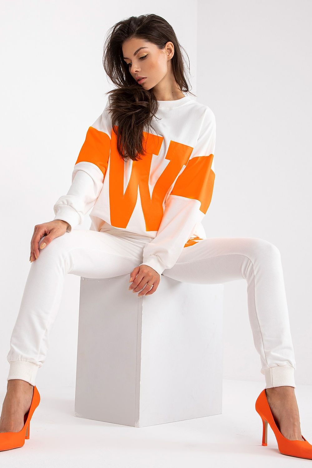 Luxury Women's Tracksuit Set - Loose Cut Sweatshirt with Tailored Pants and Cotton-Spandex Blend