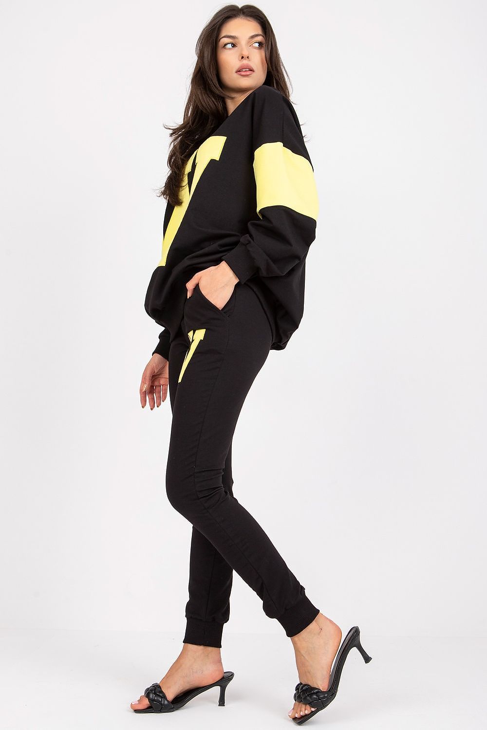 Luxury Women's Tracksuit Set - Loose Cut Sweatshirt with Tailored Pants and Cotton-Spandex Blend