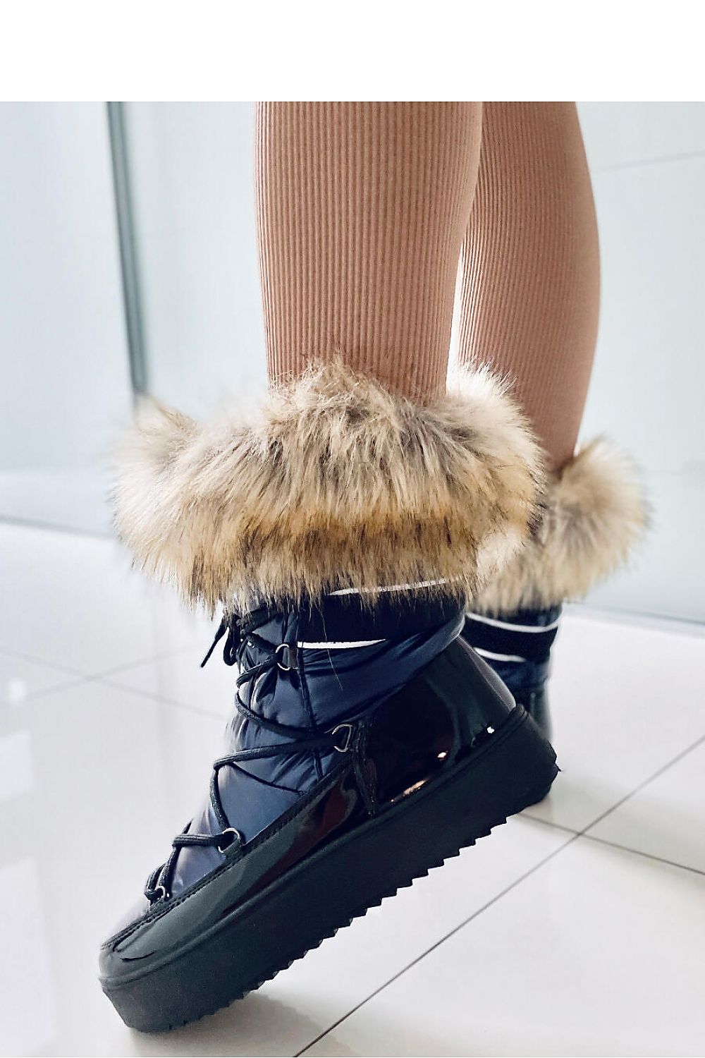 Inello Women's Snow Boots with Thick Fur Lining and High Sole for Winter Comfort