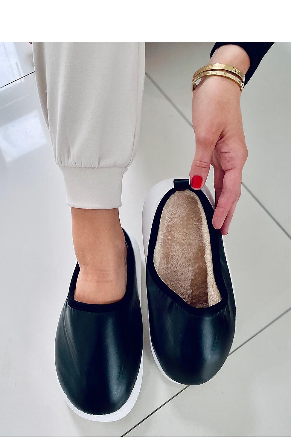 Inello Women's Winter Slippers with Thick Fur Lining and High Sole for Ultimate Comfort