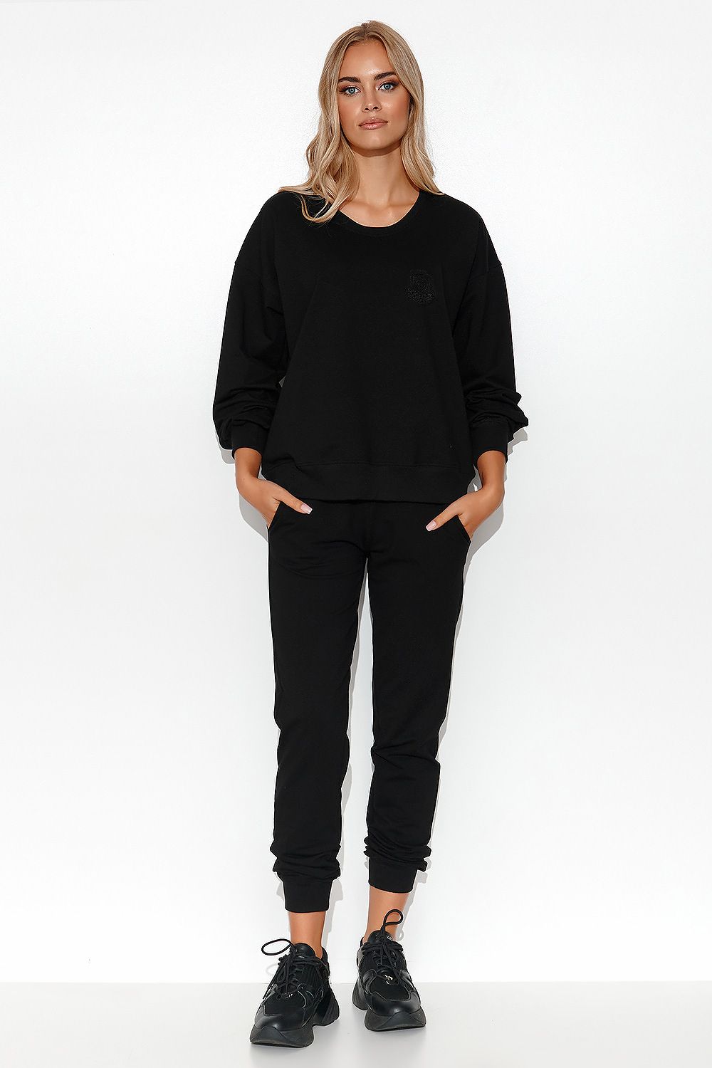 Luxury Women's Lightweight Knit Sweatshirt and Pants Set with Ribbed Cuffs and Collarbones Reveal