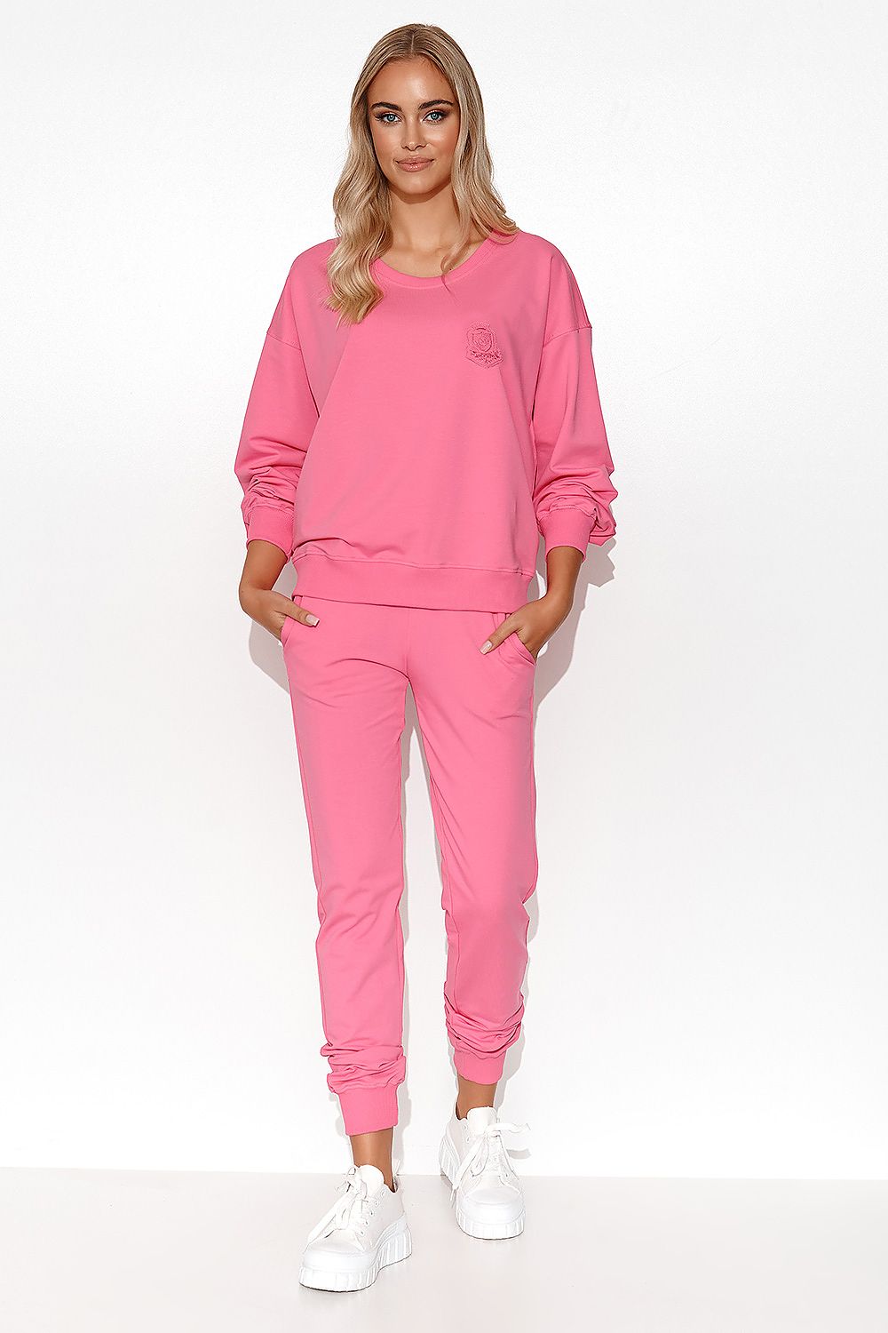 Luxury Women's Lightweight Knit Sweatshirt and Pants Set with Ribbed Cuffs and Collarbones Reveal