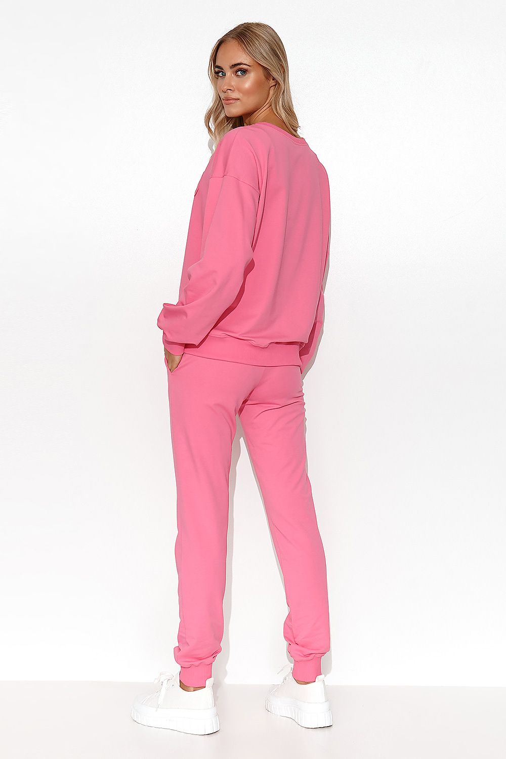 Luxury Women's Lightweight Knit Sweatshirt and Pants Set with Ribbed Cuffs and Collarbones Reveal