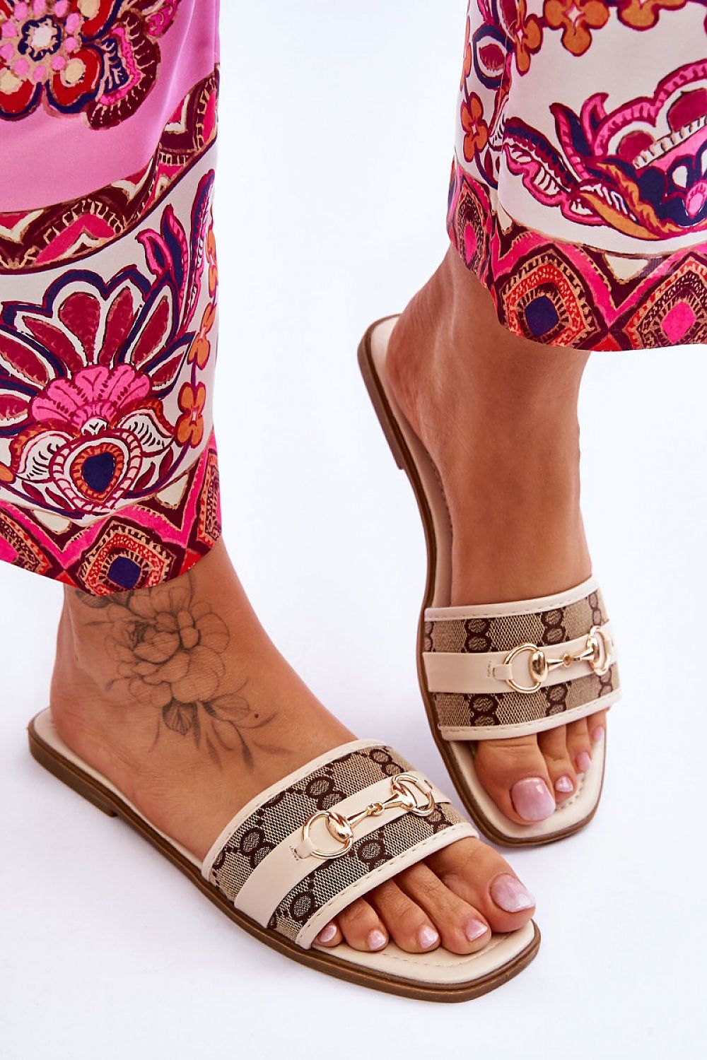 Luxury Eco-Friendly Leather Flip-Flops with Comfortable 1.5cm Heel for Stylish Summer Walks