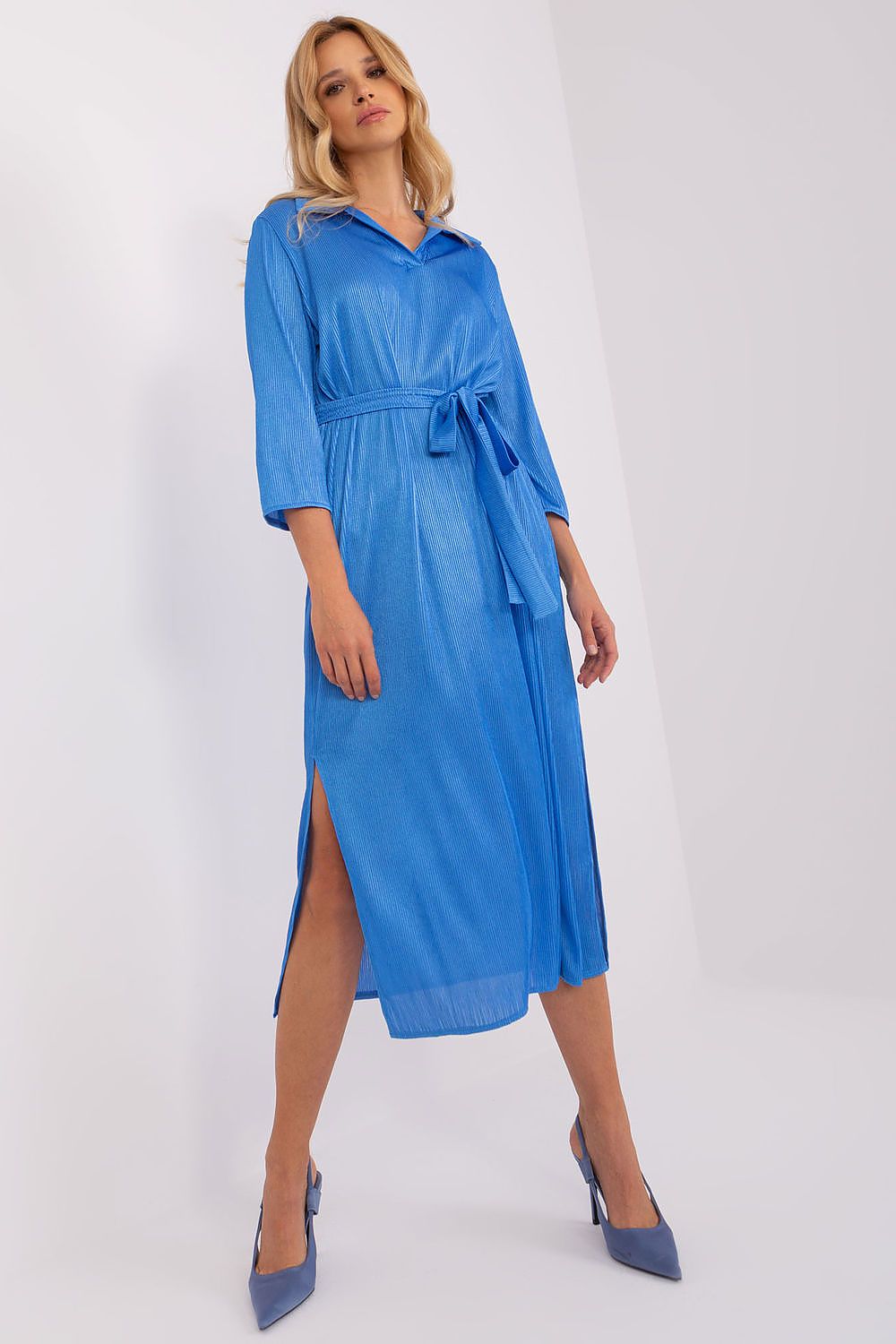 Elegant Lakerta Daydress with 3/4 Sleeves, V-Neck Collar, and Waist Tie in Ribbed Fabric
