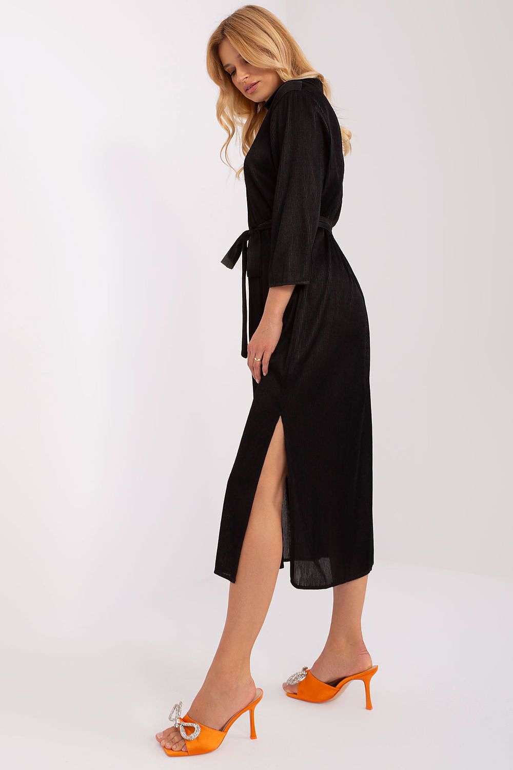 Elegant Lakerta Daydress with 3/4 Sleeves, V-Neck Collar, and Waist Tie in Ribbed Fabric