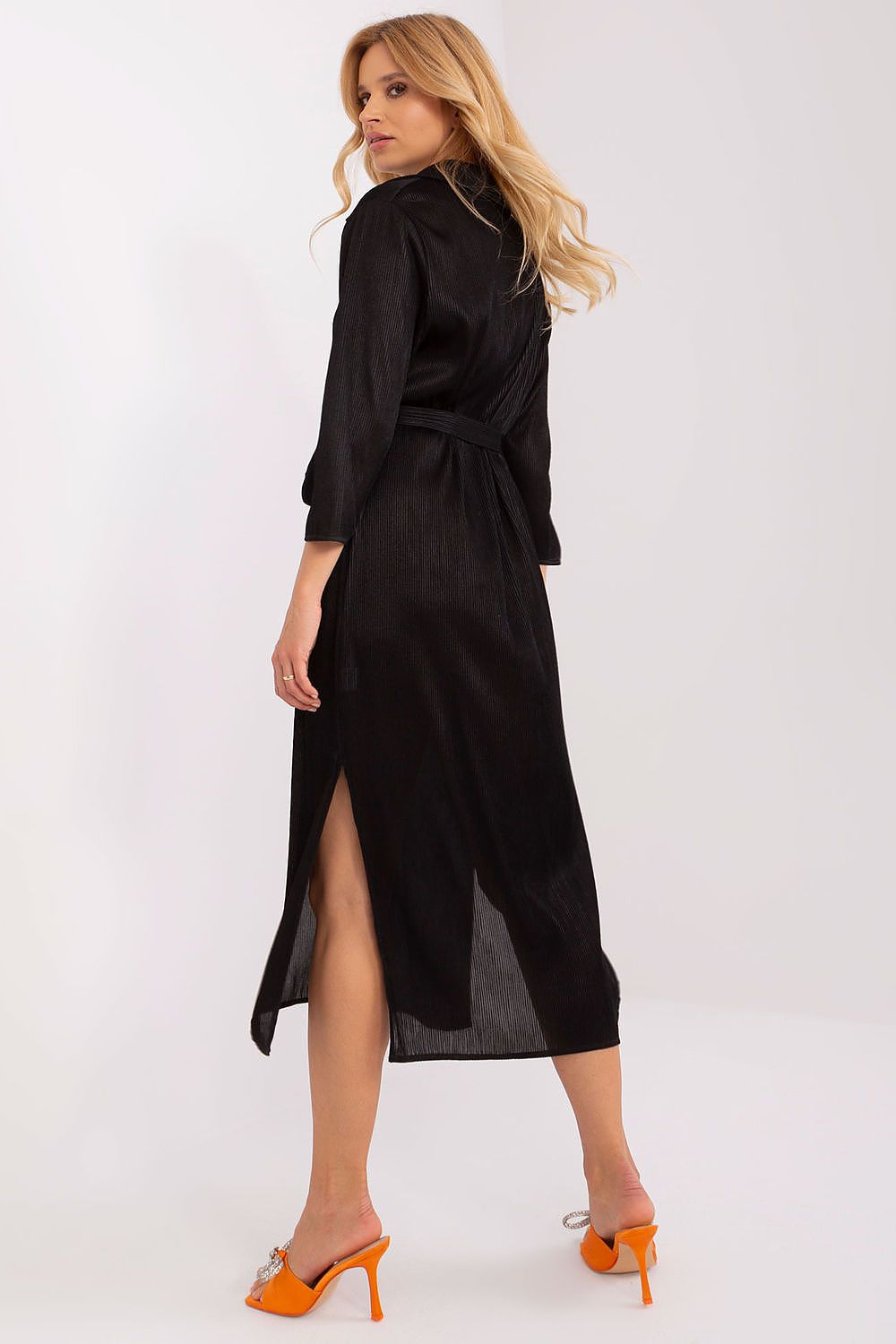 Elegant Lakerta Daydress with 3/4 Sleeves, V-Neck Collar, and Waist Tie in Ribbed Fabric