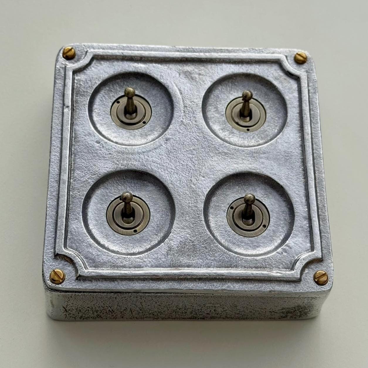 4 Gang 2 Way Solid Cast Metal Surface Mounting Conduit Light Switch Industrial