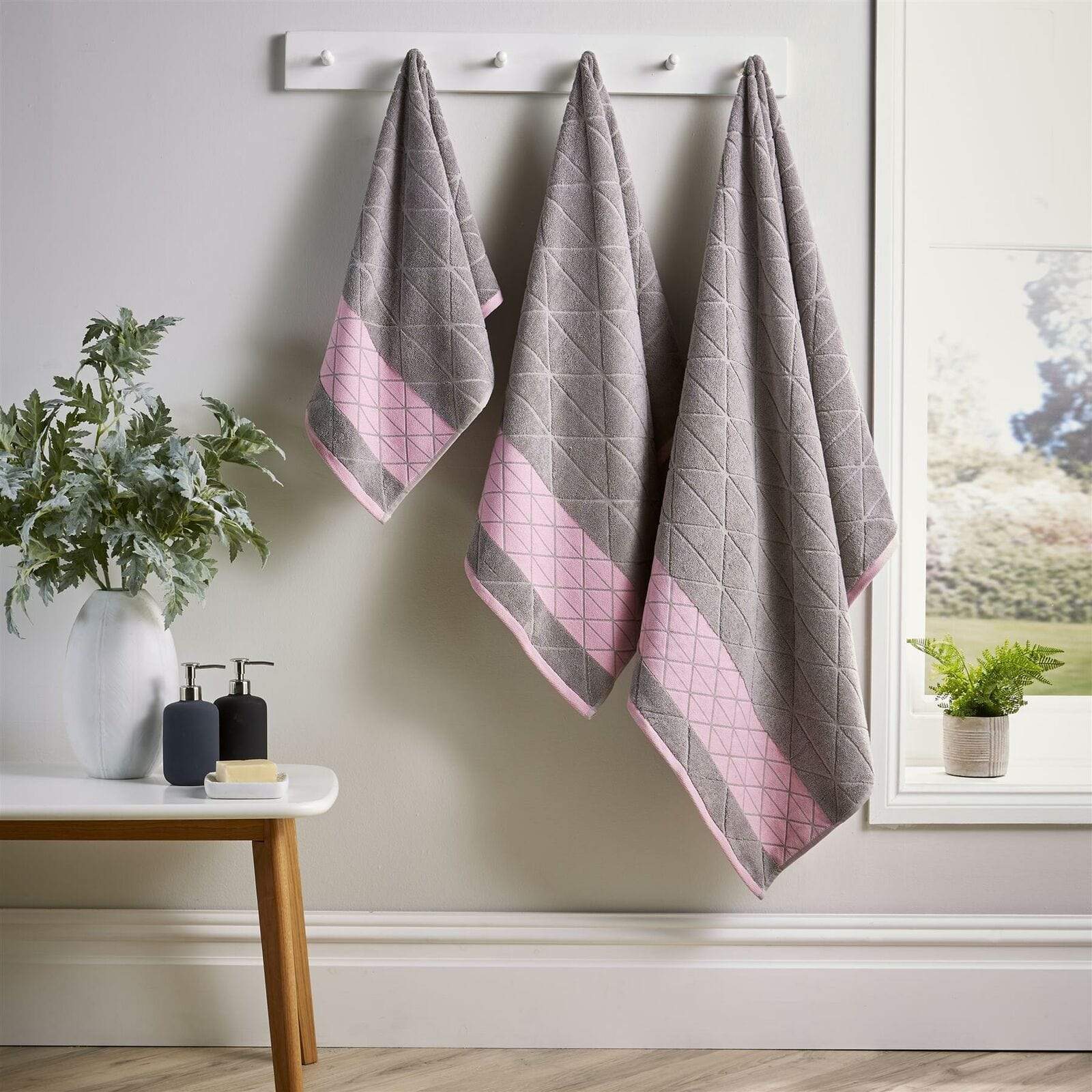 OLIVIA ROCCO Inca Diamond Jacquard 600GSM Cotton Towels Bath Sheets And Bath Towels Set Made In England OEKO TEX Certified Soft Absorbent