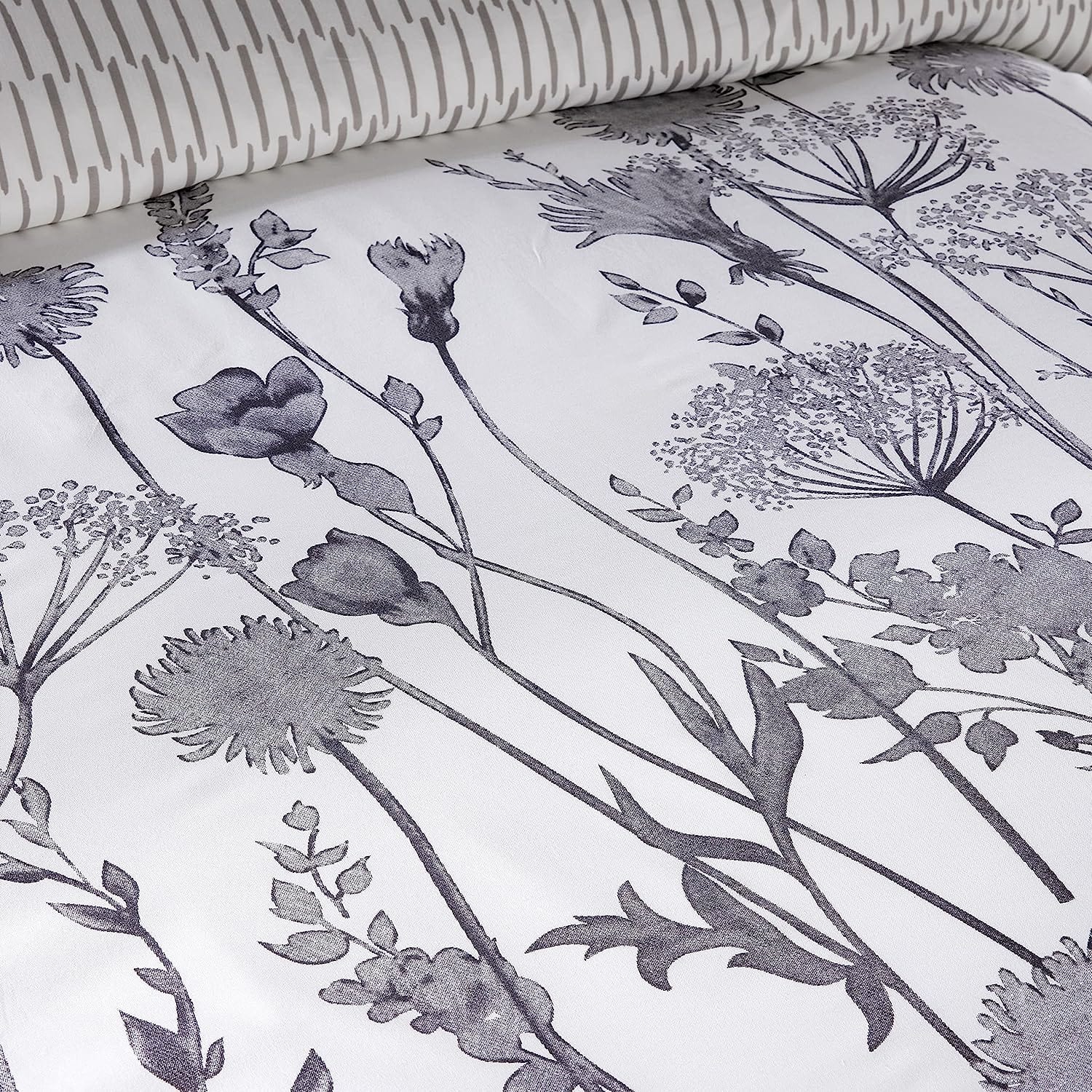 OLIVIA ROCCO Meadow Grey Reversible Duvet Cover Set With Pillowcases Breathable Polyester Durable Easy Care For Master And Guest Rooms Decor