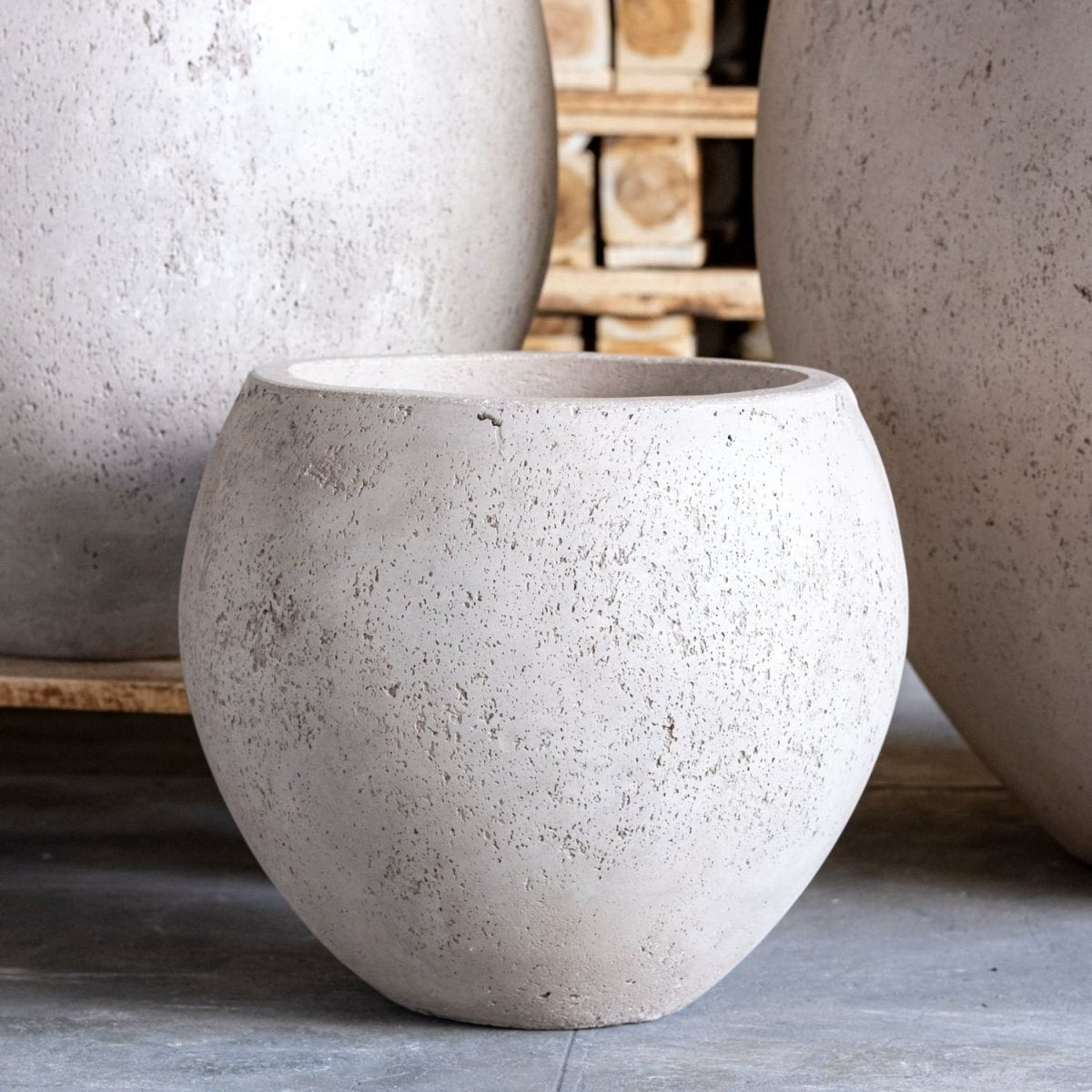 Orbello | Truffle – 110cm XXL Concrete Sphere Planter – 686L Round Plant Pot - Zestio
