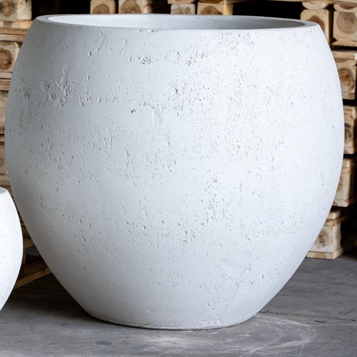 Orbello | White Mist – 110cm XXL Concrete Sphere Planter – 686L Round Plant Pot - Zestio