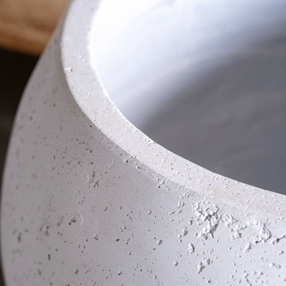 Orbello | White Mist – 110cm XXL Concrete Sphere Planter – 686L Round Plant Pot - Zestio