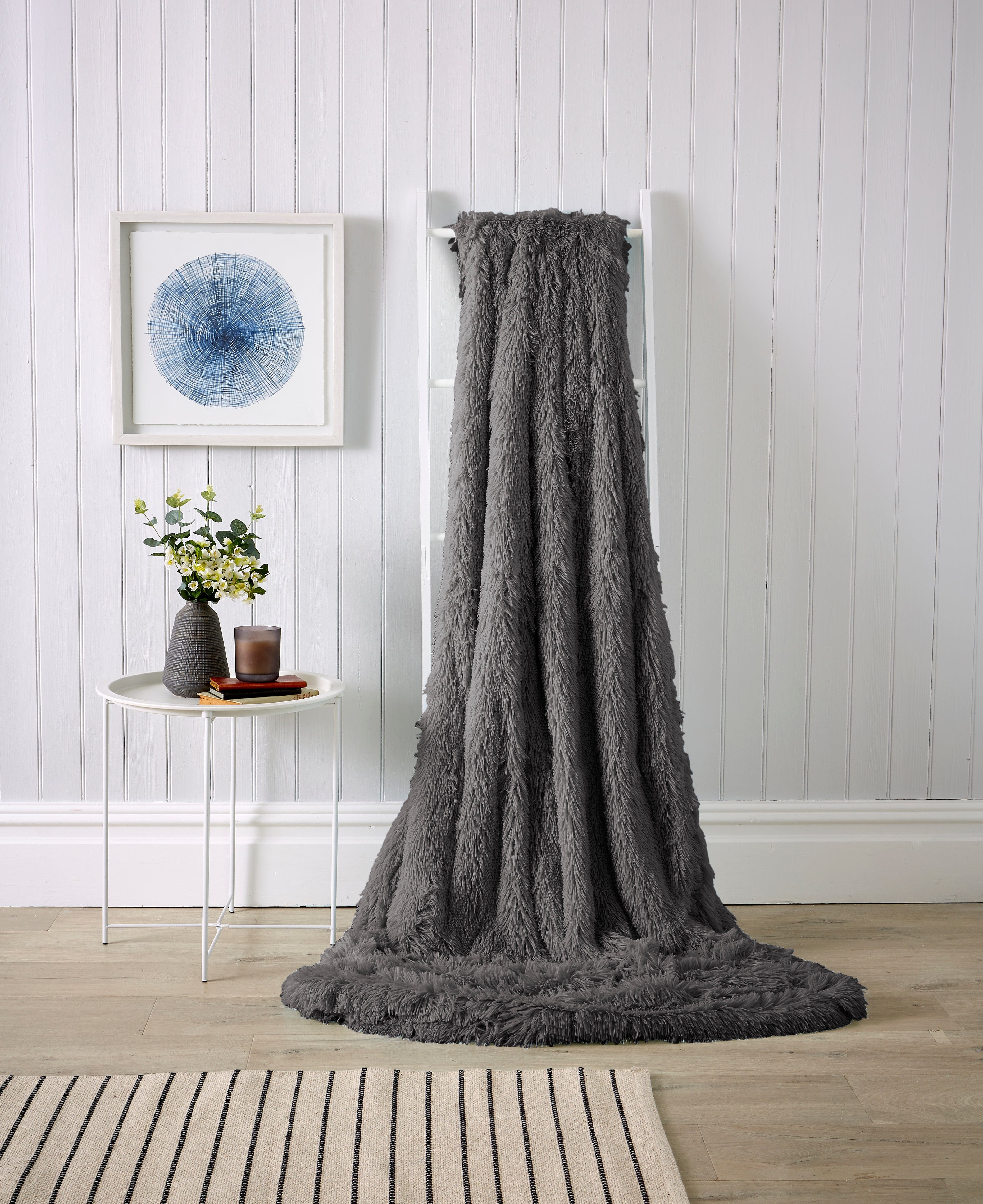 OLIVIA ROCCO Oversized Chunky Soft Fleece Blanket Fluffy Faux Fur Throw for Bed and Sofa in Calming Colours Ultra Cozy Texture