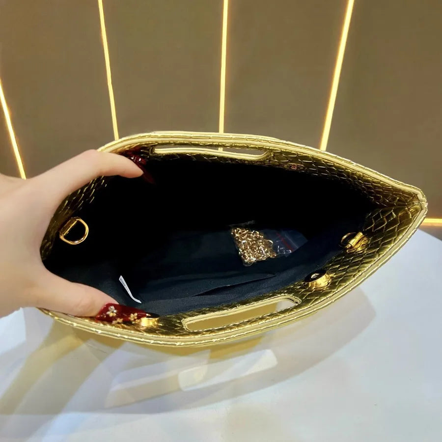 Fashionable Women's Handbag New Luxury Clutch Bag Shoulder Crossbody Bag Elegant Evening Bag Snake Skin Pattern Chain Element