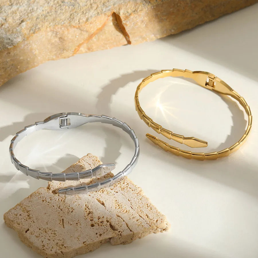 Simple Style Streetwear Geometric Snake 304 Stainless Steel 18K Gold Plated Bangle In Bulk