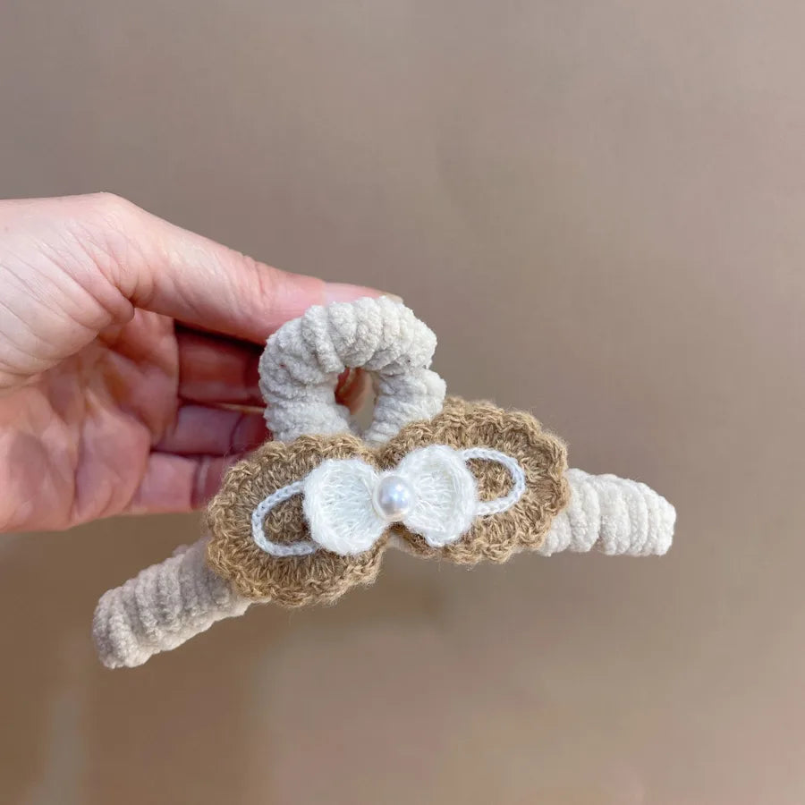Hand Knitted Autumn Winter New Style Butterfly Knot Hair Clip Elegant Women Back Of Head Shark Bite Hair Accessory Original Design