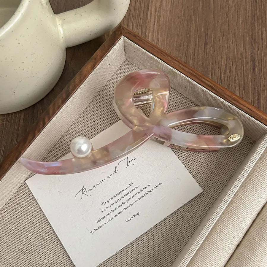 Elegant Shark Hair Clip Stylish Hair Accessories For Women Cross Gender Hair Decorations Suitable For Spring Summer