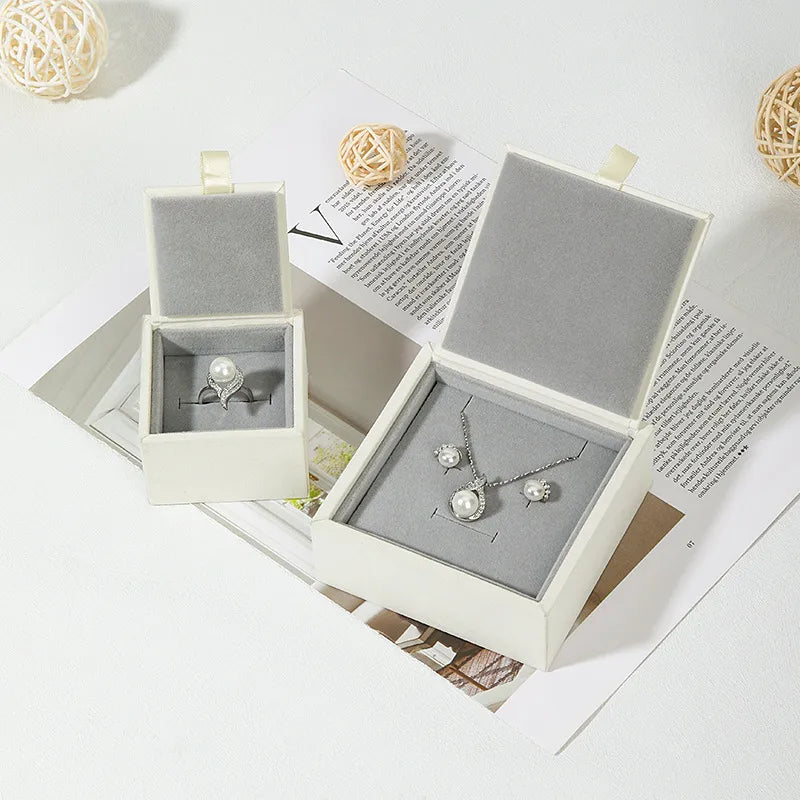 1 Piece Flannel Elegant Lady Holiday Banquet Daily Solid Color Jewelry Boxes