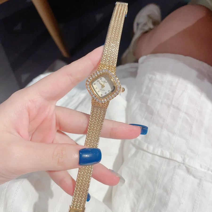 Simple Style Classic Style Solid Color Horseshoe Buckle Quartz Watch