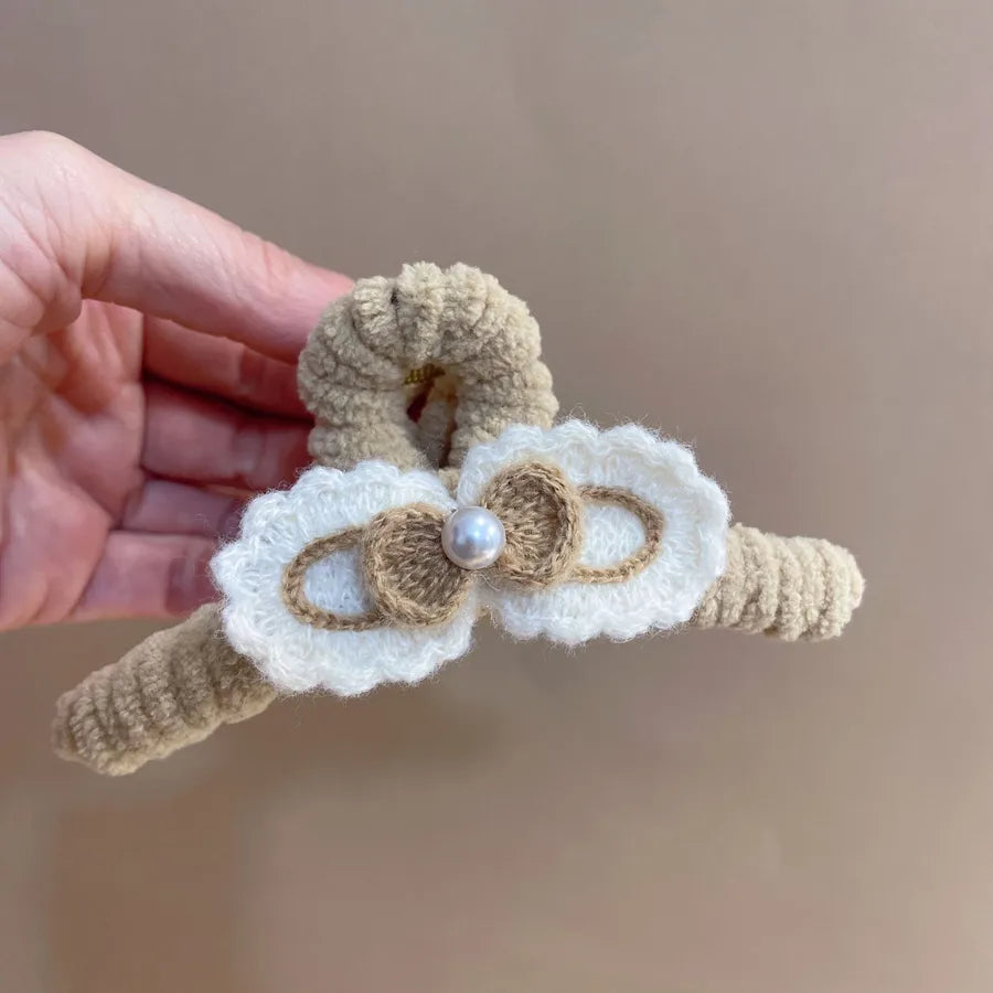 Hand Knitted Autumn Winter New Style Butterfly Knot Hair Clip Elegant Women Back Of Head Shark Bite Hair Accessory Original Design