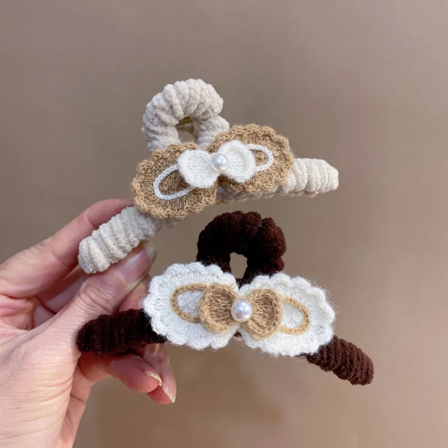 Hand Knitted Autumn Winter New Style Butterfly Knot Hair Clip Elegant Women Back Of Head Shark Bite Hair Accessory Original Design