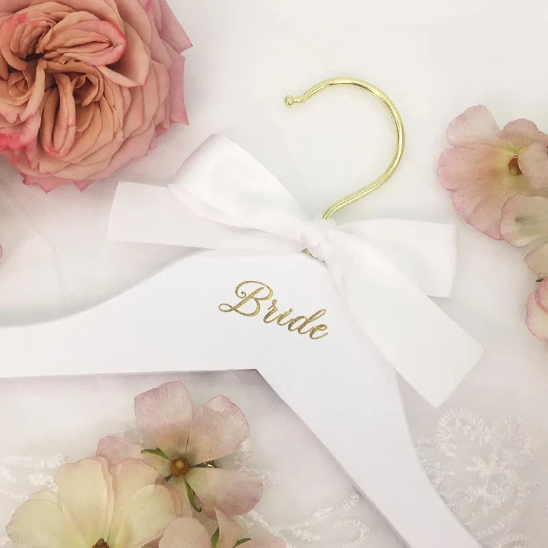 Wedding Dress Clothes Hanger Wooden Carved No Trace For Brides Grooms Modern Simple Style Butterfly Knot Logo Engraving